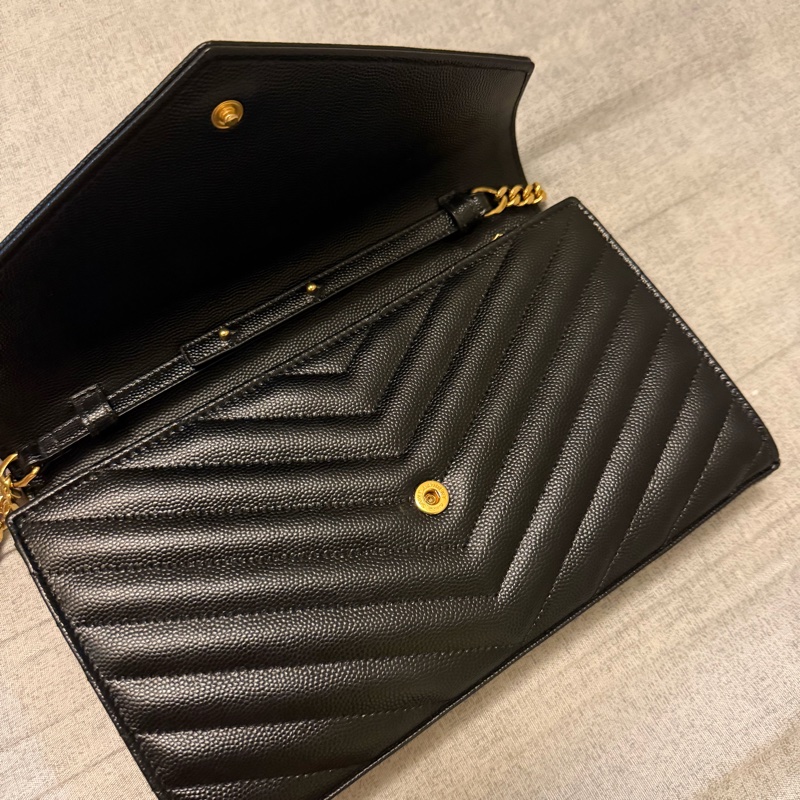YSL黑金荔枝牛斜背信封包woc經典粒面皮革鏈條錢包-10