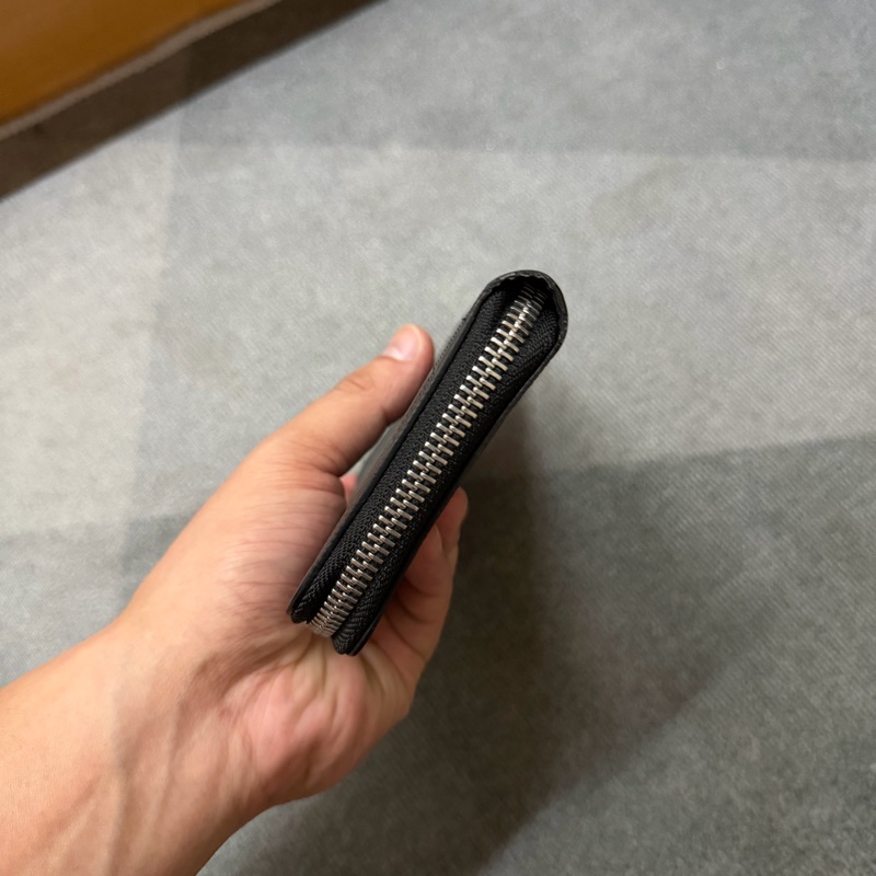 Lv黑棋盤格壓紋拉鍊長夾-4