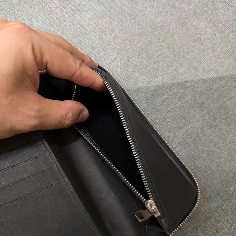 Lv黑棋盤格壓紋拉鍊長夾-7