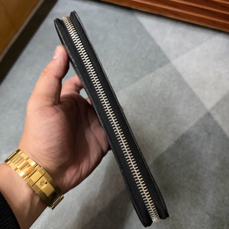 Lv水波紋拉鍊長夾（M60072）-3