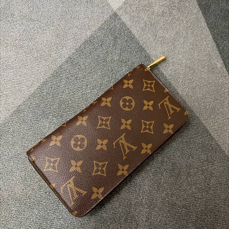 Lv老花拉鍊長夾 (M60017)-1