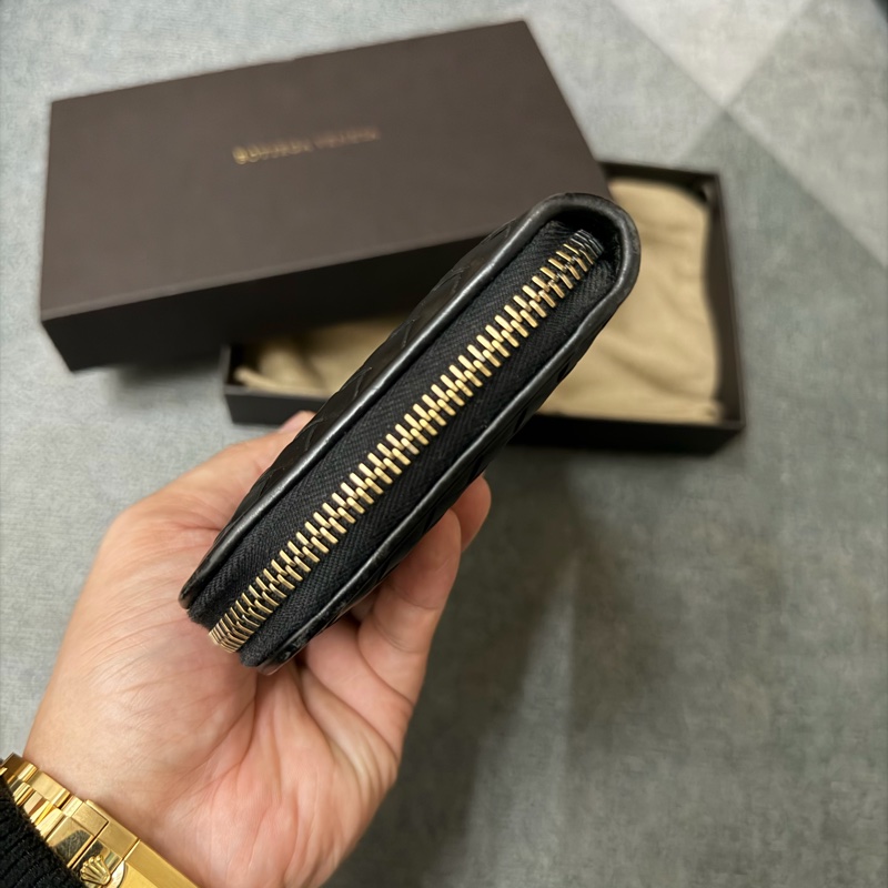Bv經典黑色編織拉鍊長夾-4