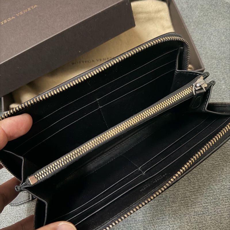 Bv經典黑色編織拉鍊長夾-5