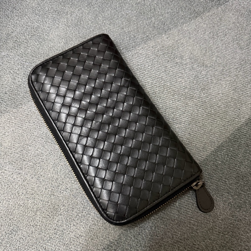 Bv經典黑色編織拉鍊長夾-1