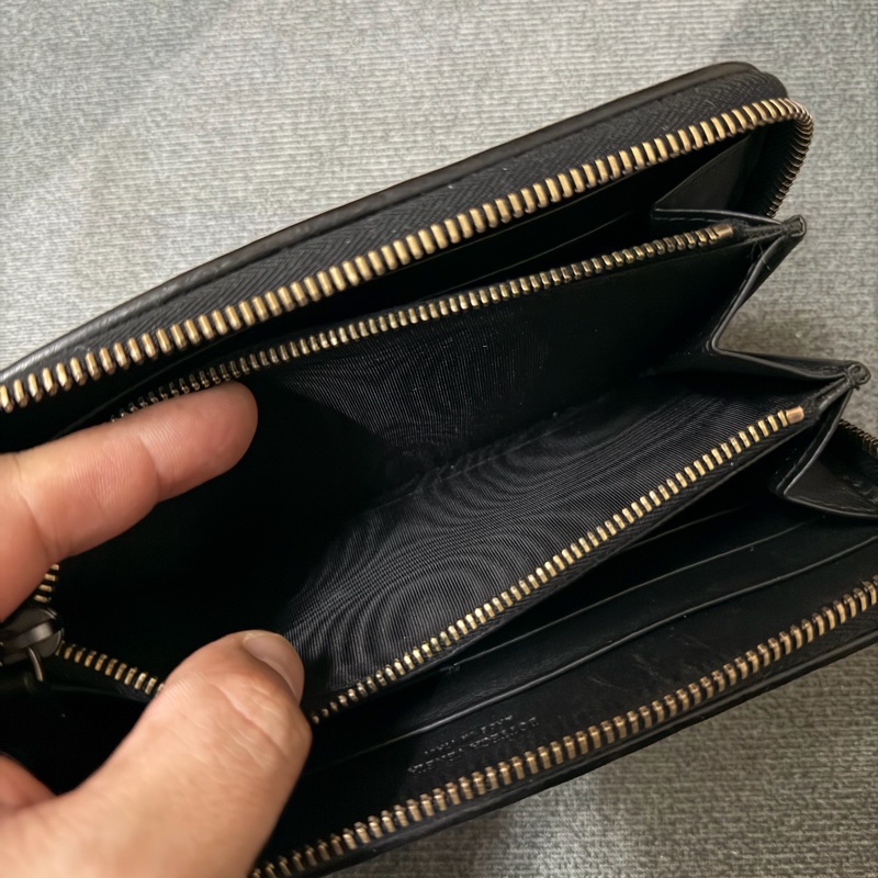 Bv經典黑色編織拉鍊長夾-6
