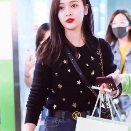 ❤️ CHANEL 超精緻裝飾 經典黑金配色 質感毛衣-2