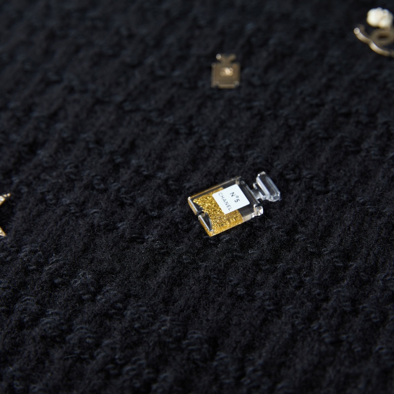 ❤️ CHANEL 超精緻裝飾 經典黑金配色 質感毛衣-5