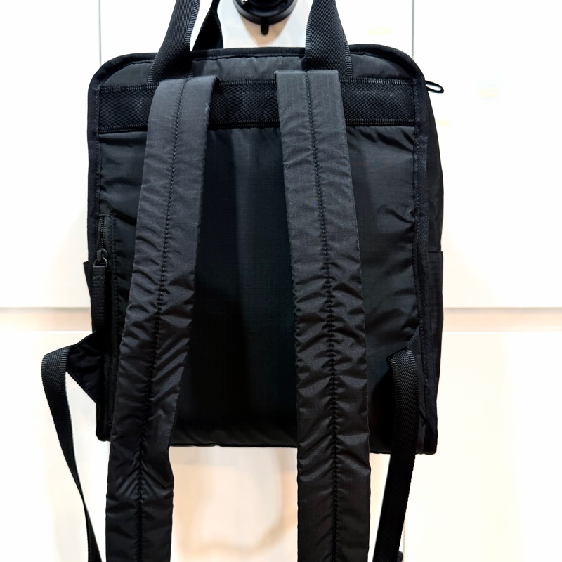 agnès b. 防潑水尼龍 輕量後背包 電腦包 多格層 通勤 旅行 男女適用 agnesb 小b-1