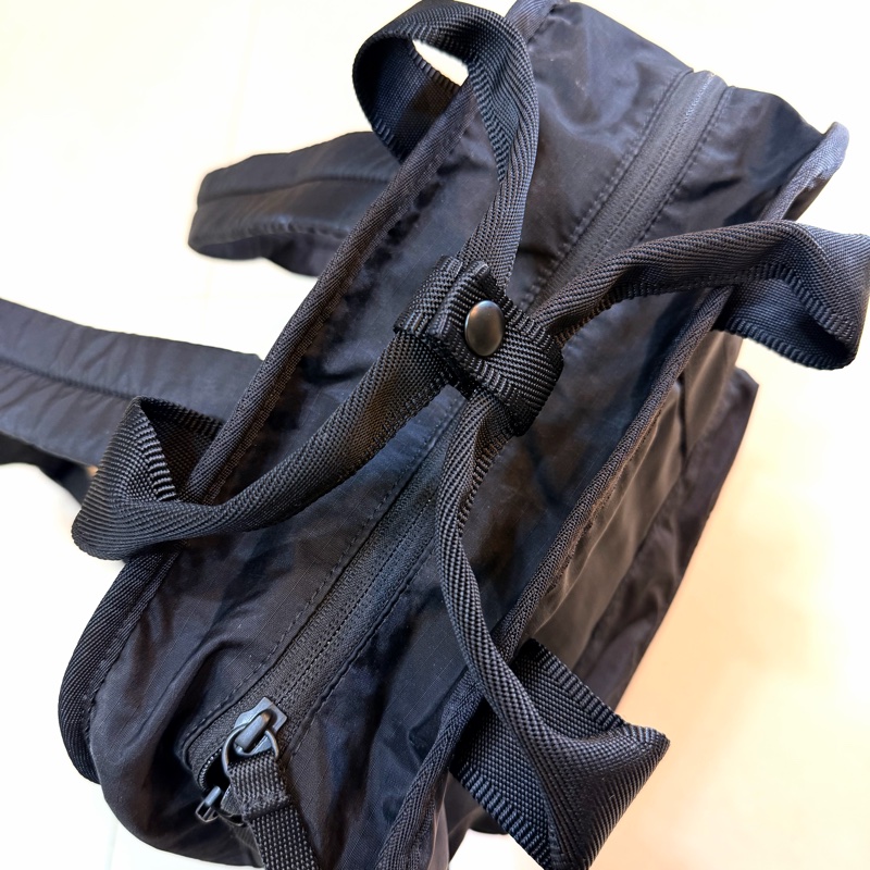 agnès b. 防潑水尼龍 輕量後背包 電腦包 多格層 通勤 旅行 男女適用 agnesb 小b-2