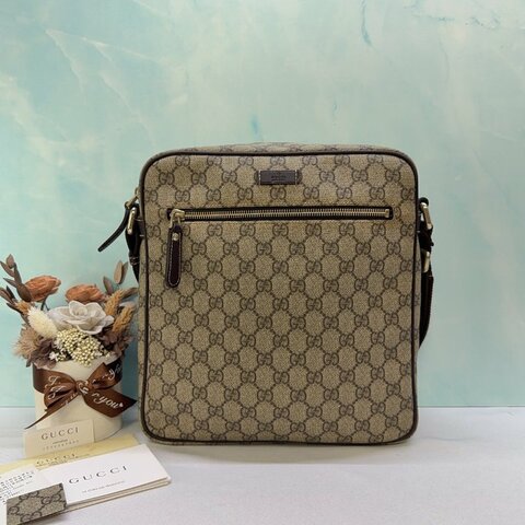 GUCCI GG Supreme 斜背包