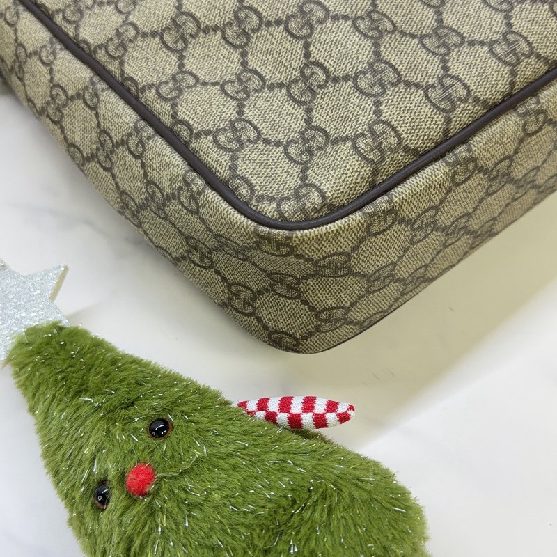 GUCCI 經典 GG Supreme帆布斜背包-8