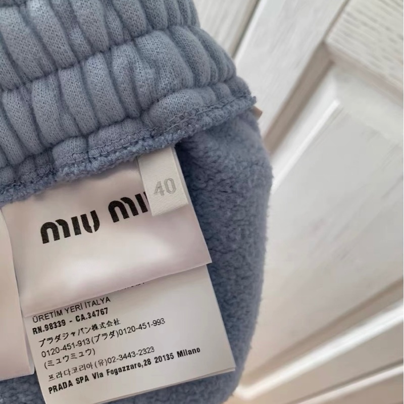 Miumiu套裝，上衣40碼，短褲s碼-2