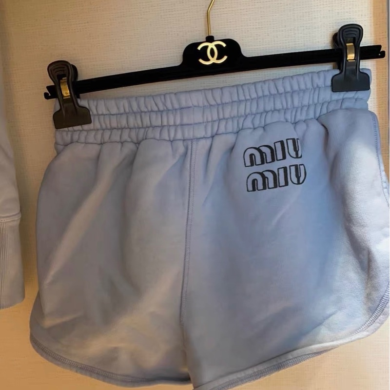 Miumiu套裝，上衣40碼，短褲s碼-4