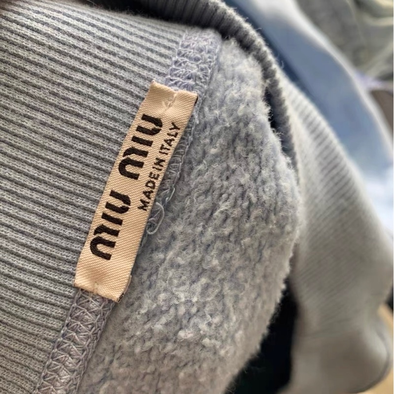 Miumiu套裝，上衣40碼，短褲s碼-6