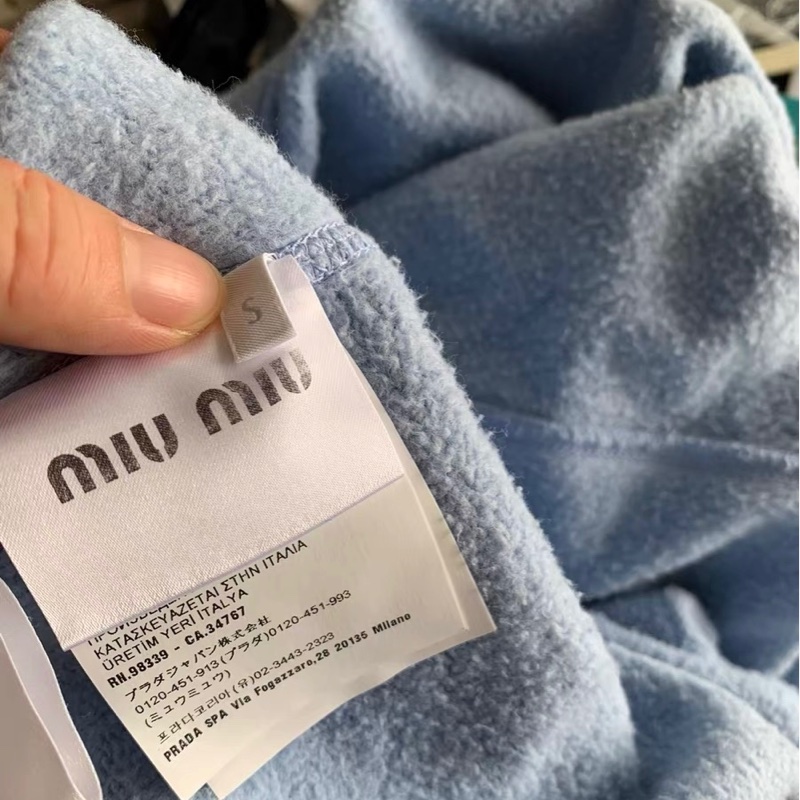 Miumiu套裝，上衣40碼，短褲s碼-8