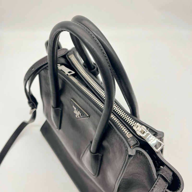 「JL精品代購」 Prada黑色牛皮GlaceCalf 2way托特包-12