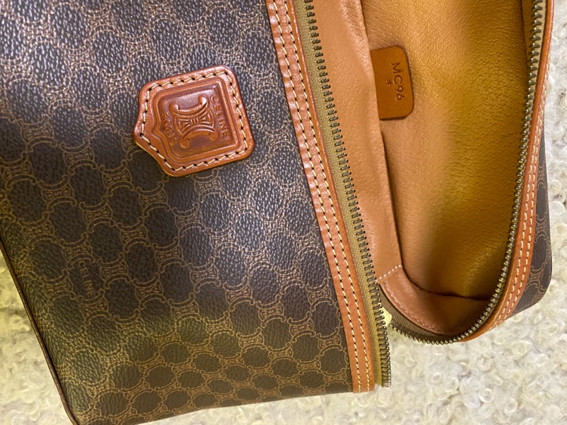 稀有老款 老花 celine❤️ 美 斜背包 化妝包 設計成斜背  附件贈品：斜背鏈帶贈一條-1