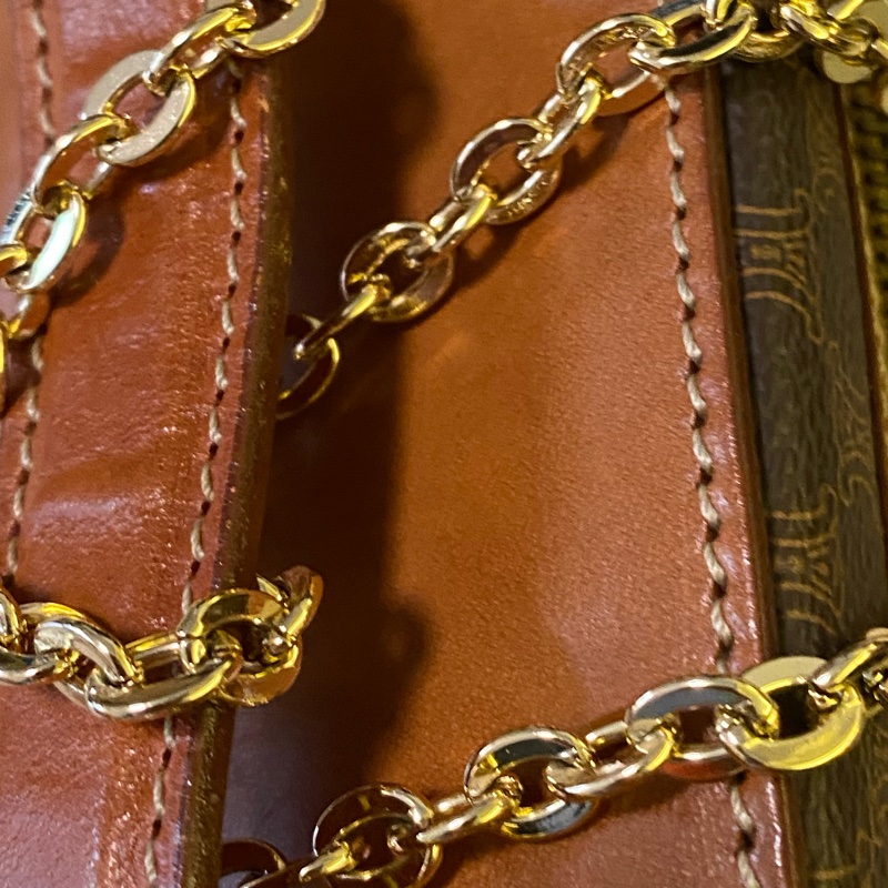 稀有老款 老花 celine❤️ 美 斜背包 化妝包 設計成斜背  附件贈品：斜背鏈帶贈一條-13