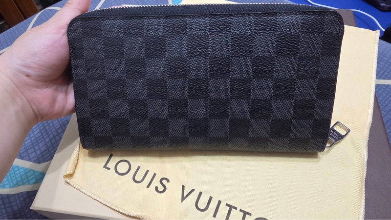 LOUIS  VUITTON 黑色棋盤格拉鍊長夾-1