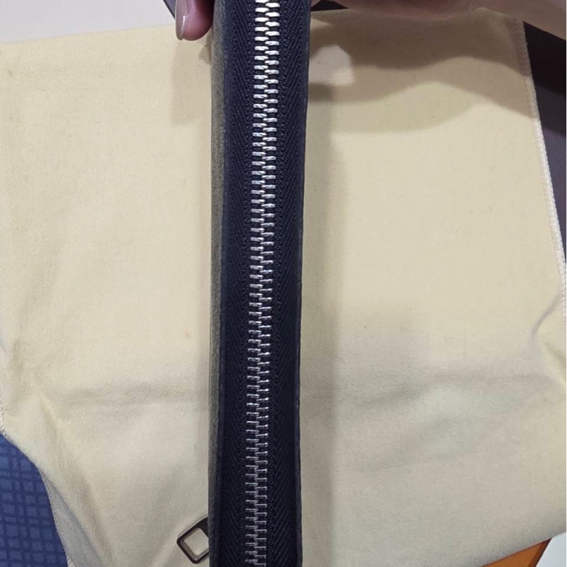 LOUIS  VUITTON 黑色棋盤格拉鍊長夾-4