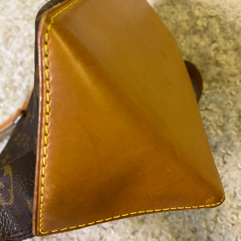 LV 肩背包 不敗款 經典簡約  小方包 托特包 購物包 日常使用 A4剛好可-4