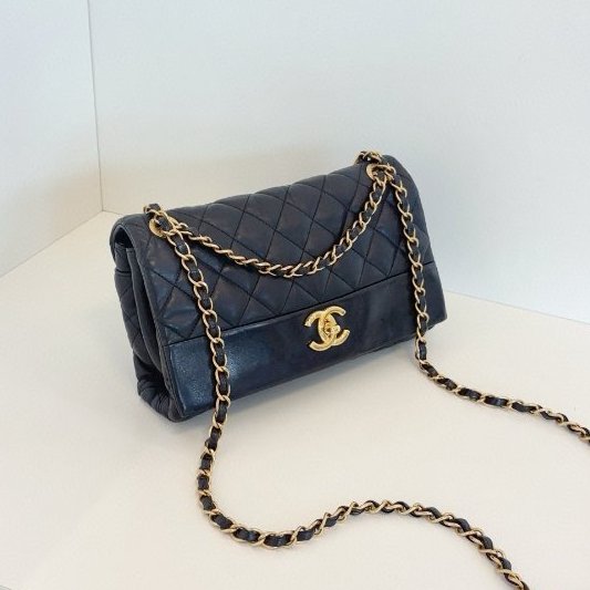 香奈兒/Chanel 黑金油臘皮拼光麵牛皮 季節CF中號 雙鏈條口蓋包-2