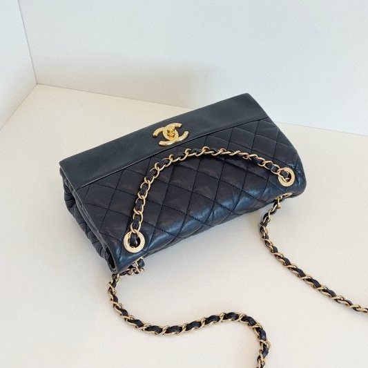 香奈兒/Chanel 黑金油臘皮拼光麵牛皮 季節CF中號 雙鏈條口蓋包-4