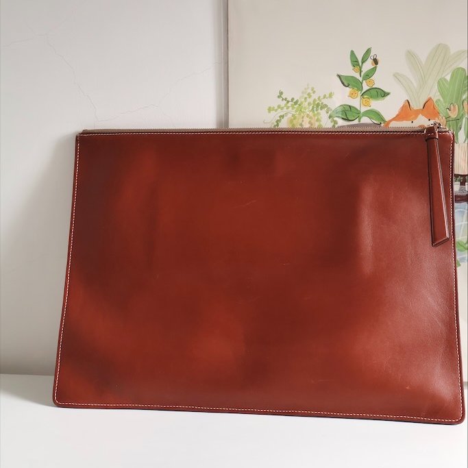 𝐋𝐨𝐞𝐰𝐞荔枝牛皮獅紋圖騰筆電包-6