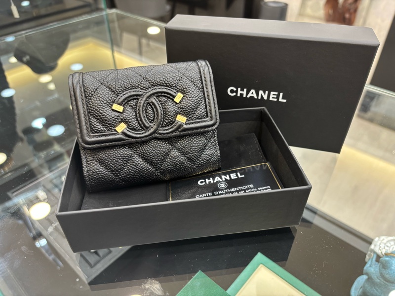 🖤CHANEL  CC Filigree 系列 的三折式短夾✨-0