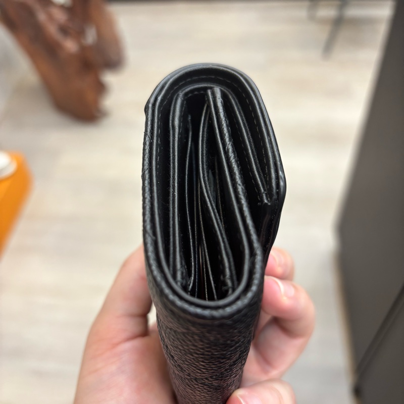 🖤CHANEL  CC Filigree 系列 的三折式短夾✨-3