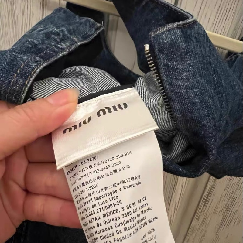 Miumiu牛仔背帶裙38碼-3