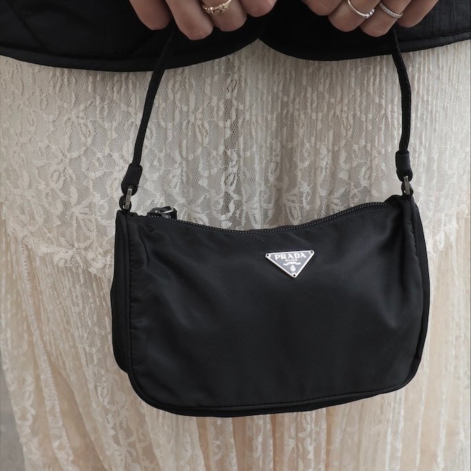 𝐏𝐫𝐚𝐝𝐚黑銀遛狗𝐦𝐢𝐧𝐢 𝐩𝐨𝐮𝐜𝐡-2