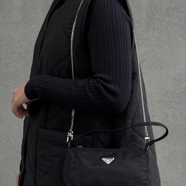 𝐏𝐫𝐚𝐝𝐚黑銀遛狗𝐦𝐢𝐧𝐢 𝐩𝐨𝐮𝐜𝐡-4