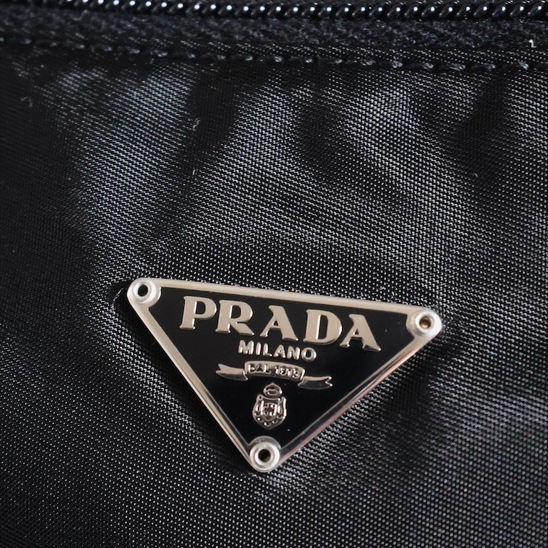 𝐏𝐫𝐚𝐝𝐚黑銀遛狗𝐦𝐢𝐧𝐢 𝐩𝐨𝐮𝐜𝐡-10