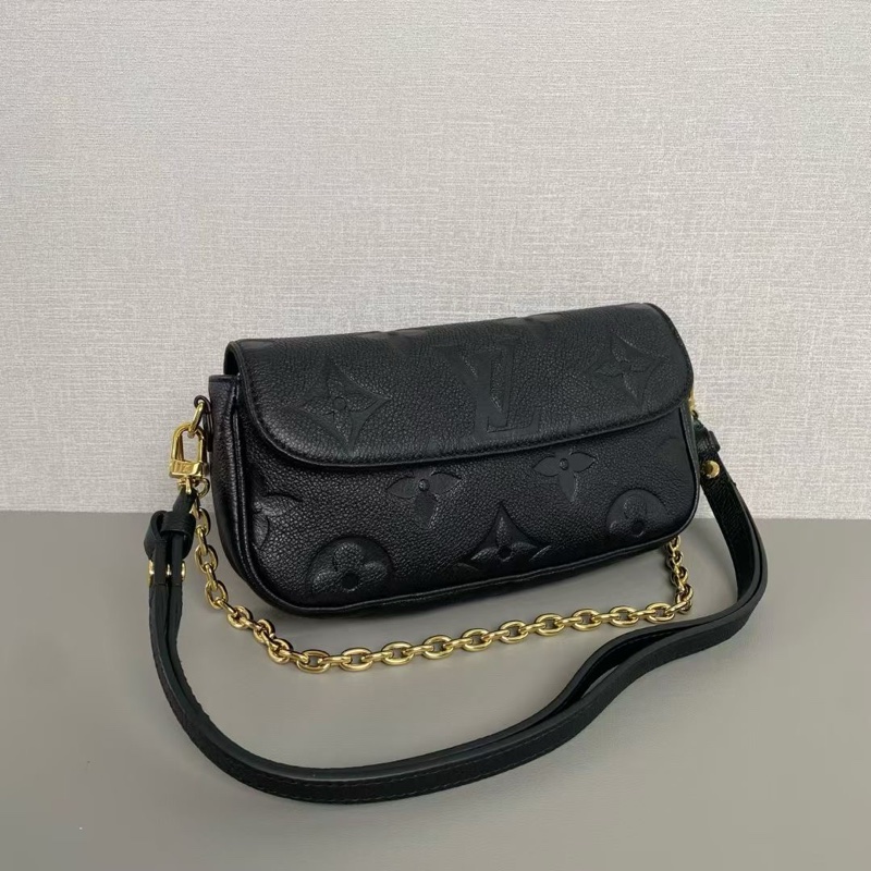 LV路易威登 黑色全皮壓紋ivy腋下包-1