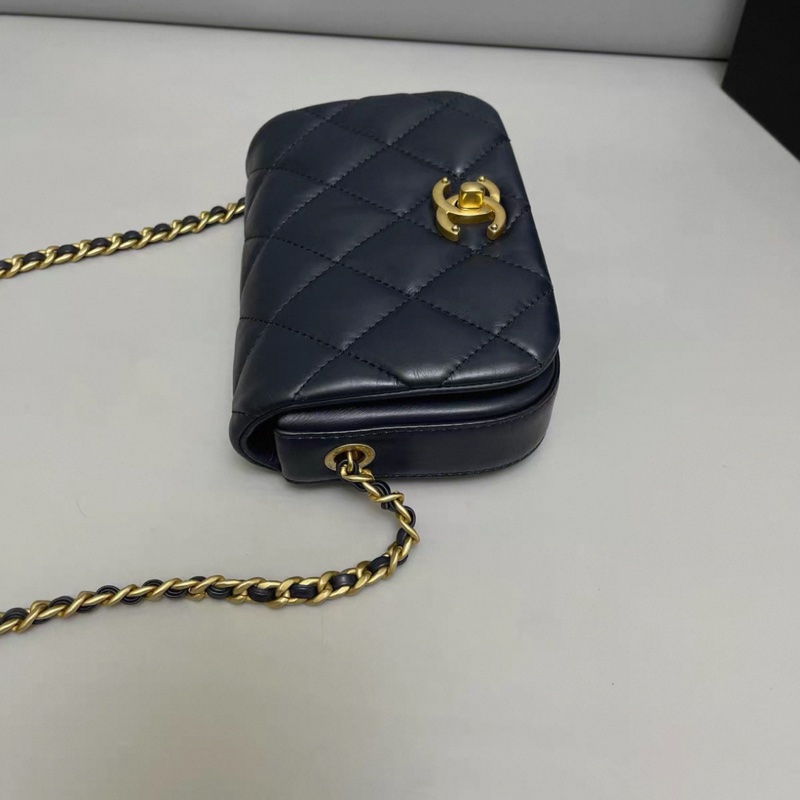 Chanel香奈兒 深藍色牛皮菱格金扣豆腐包-1