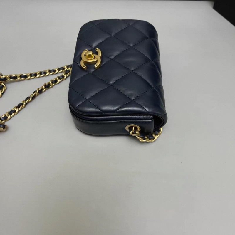 Chanel香奈兒 深藍色牛皮菱格金扣豆腐包-2