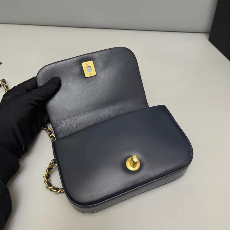 Chanel香奈兒 深藍色牛皮菱格金扣豆腐包-5