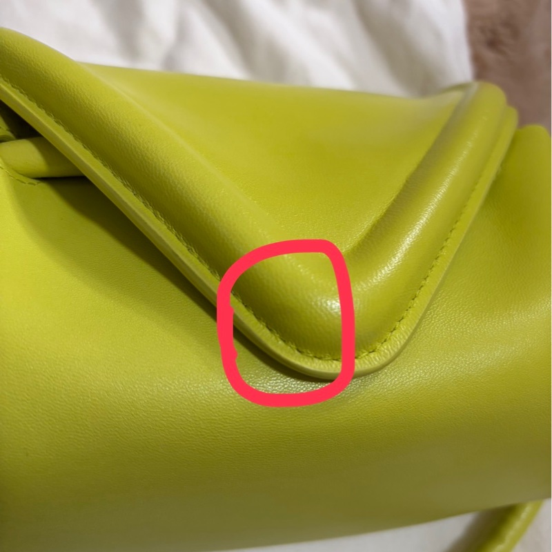 Bottega Venta小羊皮素面螢光綠側背包-19