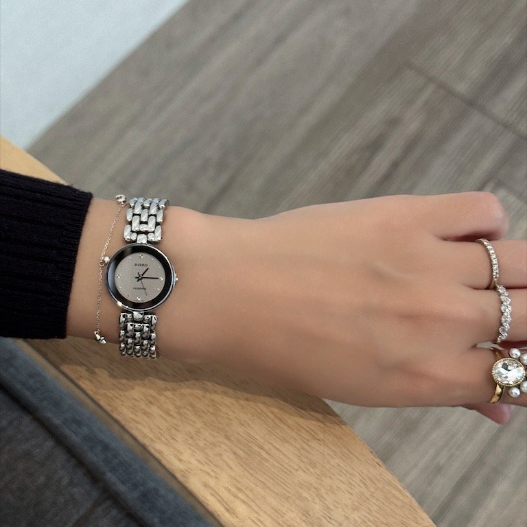 𝐑𝐚𝐝𝐨灰銀小圓盤石英錶-0