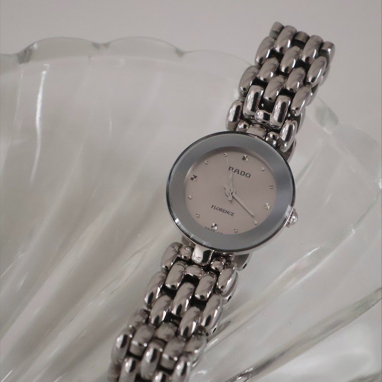 𝐑𝐚𝐝𝐨灰銀小圓盤石英錶-3