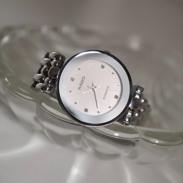 𝐑𝐚𝐝𝐨灰銀小圓盤石英錶-4