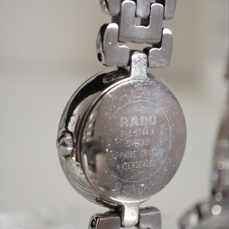 𝐑𝐚𝐝𝐨灰銀小圓盤石英錶-7