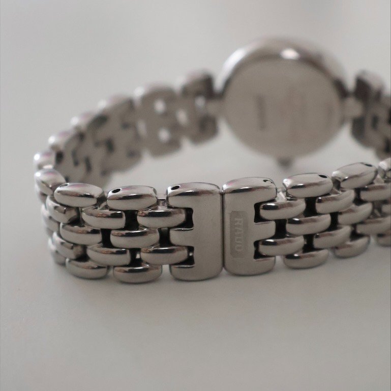 𝐑𝐚𝐝𝐨灰銀小圓盤石英錶-8