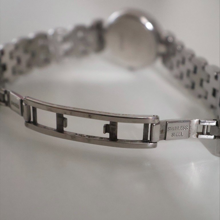 𝐑𝐚𝐝𝐨灰銀小圓盤石英錶-11