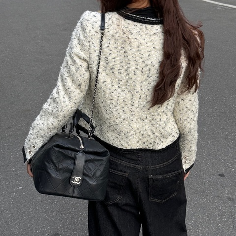 【極新🎁 超稀有】 Chanel 香奈兒 牛皮飯盒包 枕頭包（專櫃29.6萬）