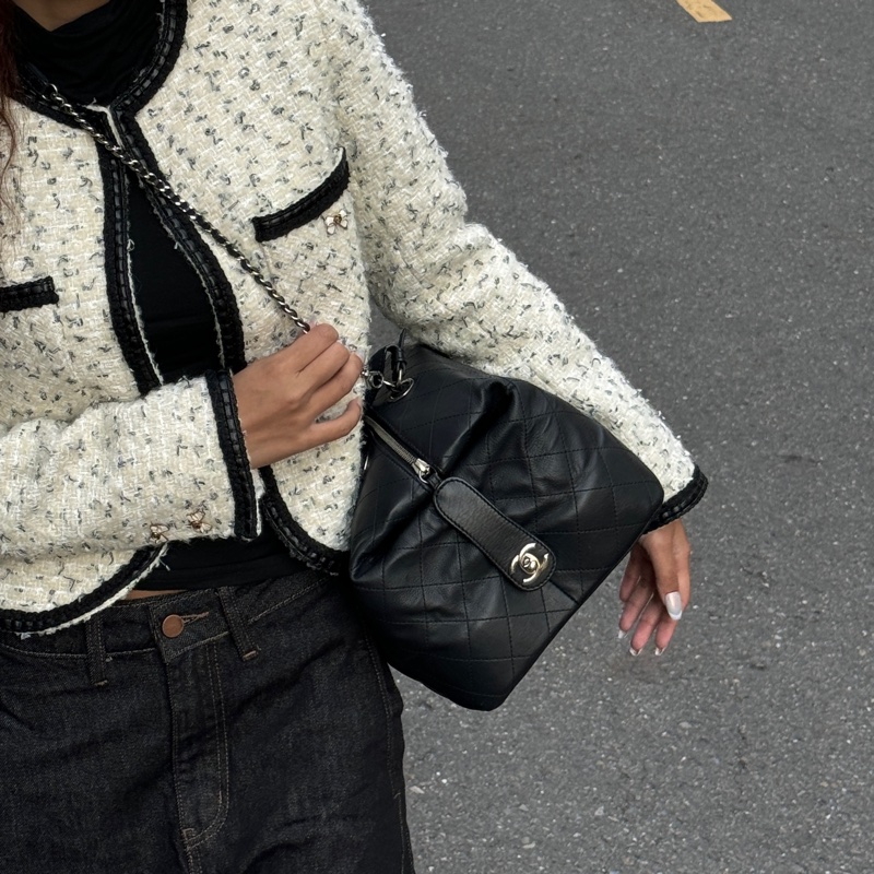 【極新🎁 超稀有】 Chanel 香奈兒 牛皮飯盒包 枕頭包（專櫃29.6萬）-26