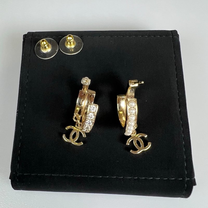 CHANEL 珍珠雙C立體耳環-1