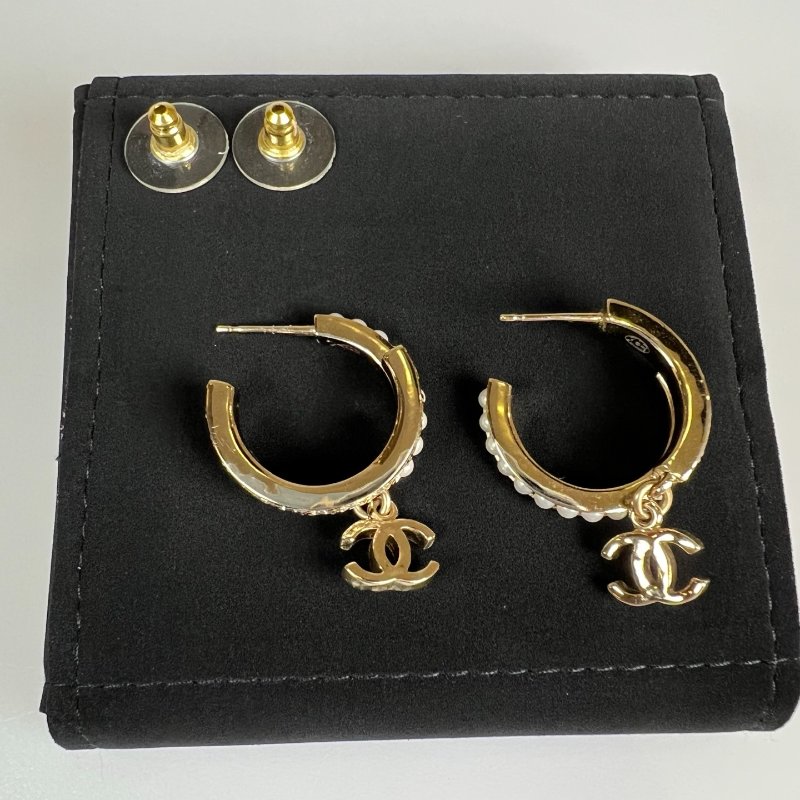 CHANEL 珍珠雙C立體耳環-5