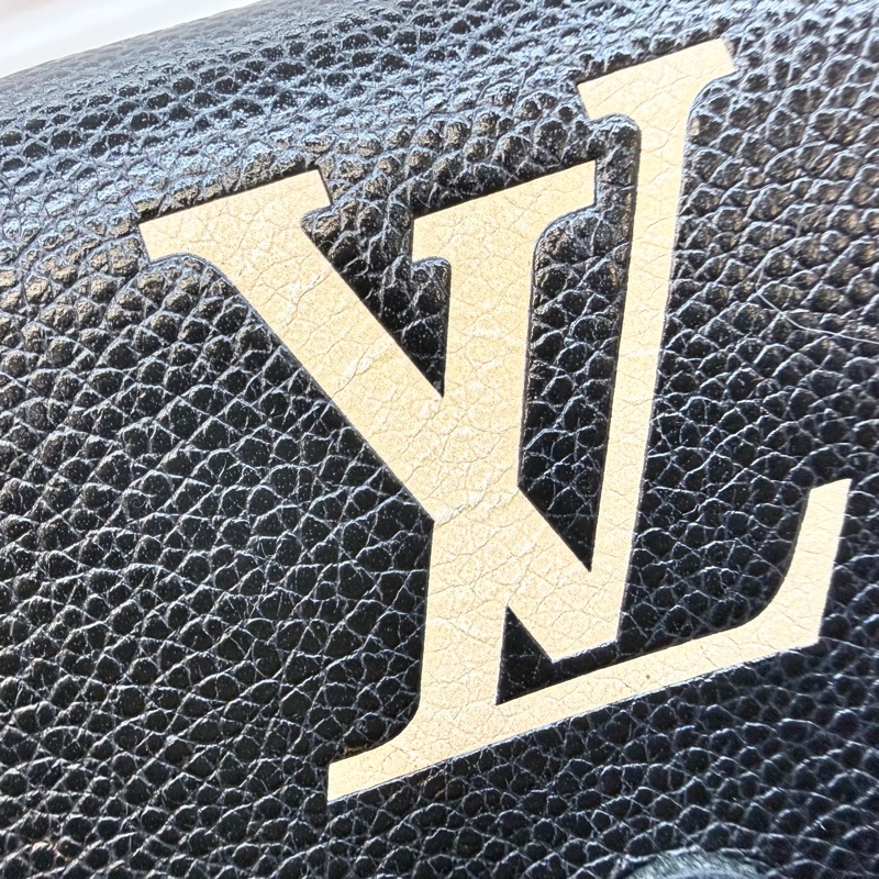 LV黑拚米牛皮16卡下蓋式Sarah長夾M80496-15